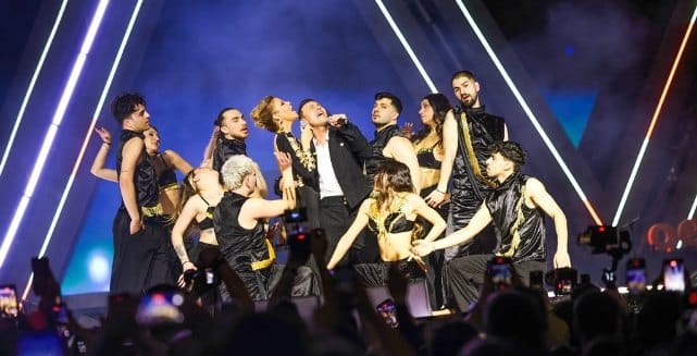 Ergen ve Sandal'dan Sahnede Beklenmedik Düet