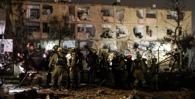 İran'dan İsrail'in Nükleer Tesisi Yakınına Füze Saldırısı