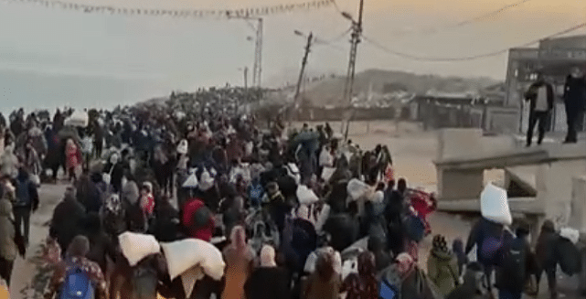 Gazze'de Filistinliler Kuzeye Geri Dönüyor