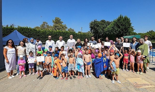 Minik Yüzücüler Osmangazi'de Sertifikalarını Aldı