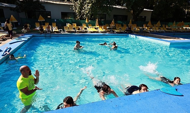 Efes Selçuk'ta Engelsiz Çocuklar Havuzda Buluştu